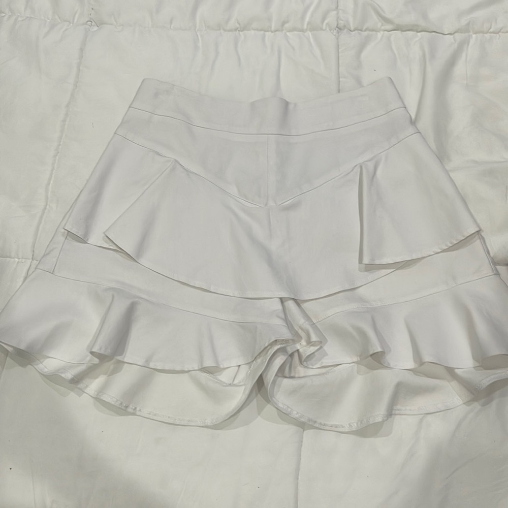 White high waisted skort. Size 2 from trend boutique in miami.